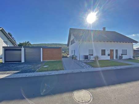 Einfamilienhaus inklusive 2 Garagen & Geräteschuppen Einfamilienhaus inklusive 2 Garagen & Geräteschuppen - Einfamilienhaus in 36124 Eichenzell mit 189m² kaufen