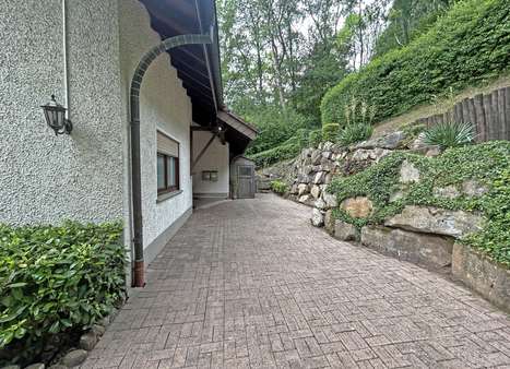Zugang zum Hauseingang Zugang zum Hauseingang - Mehrfamilienhaus in 36093 Künzell mit 395m² kaufen