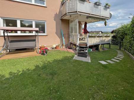 Zugang vom Balkon in den Garten - Doppelhaushälfte in 36093 Künzell mit 216m² kaufen