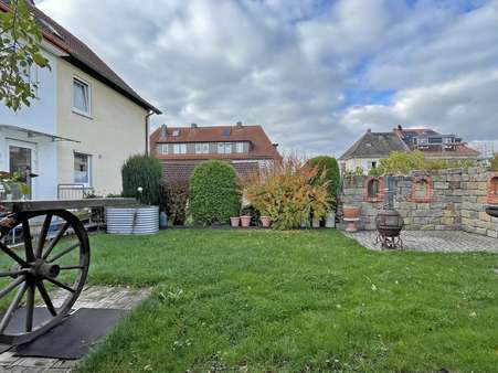 Garten mit Freisitz im mediterranen Stil Garten mit Freisitz im mediterranen Stil - Doppelhaushälfte in 36043 Fulda mit 150m² kaufen