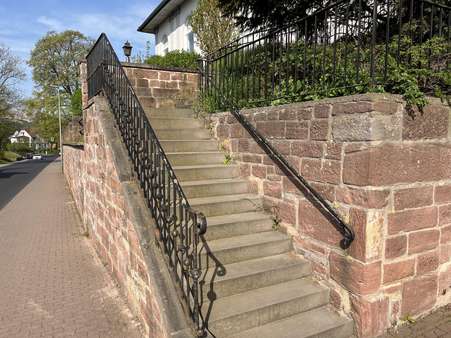 Treppe zum Haus - Mehrfamilienhaus in 36269 Philippsthal mit 294m² kaufen