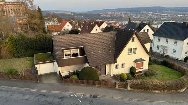 Straßenansicht - Einfamilienhaus in 36251 Bad Hersfeld mit 220m² kaufen