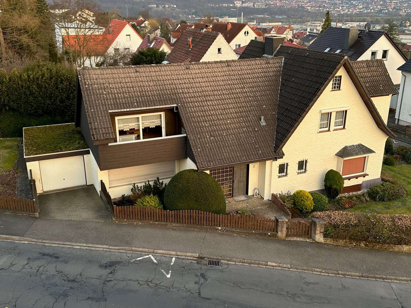 Westansicht - Einfamilienhaus in 36251 Bad Hersfeld mit 220m² kaufen