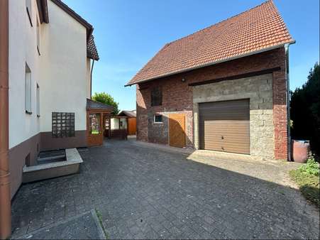 Ansicht Hof und Scheune - Zweifamilienhaus in 36208 Wildeck mit 240m² kaufen
