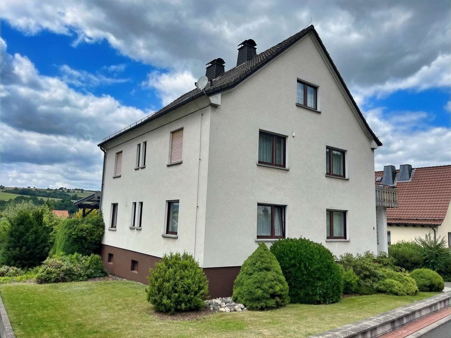 Außenansicht Außenansicht - Zweifamilienhaus in 36266 Heringen mit 190m² kaufen
