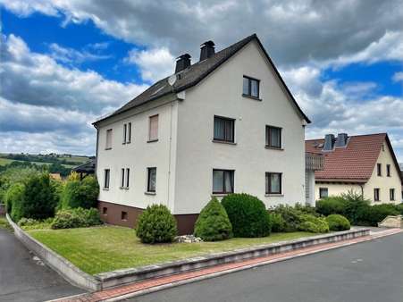Hausansicht Seite Hausansicht Seite - Zweifamilienhaus in 36266 Heringen mit 190m² kaufen