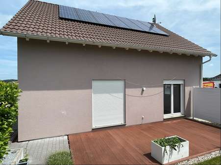 Ansicht mit Terrasse  - Fertighaus in 36151 Burghaun mit 118m² kaufen