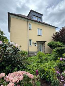 Hauseingangsbereich - Westansicht Hauseingangsbereich - Westansicht - Zweifamilienhaus in 36251 Bad Hersfeld mit 140m² kaufen
