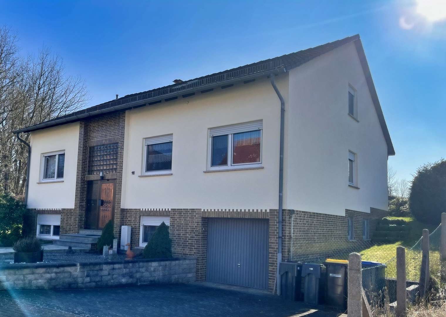 Wohnhaus mit Garage im sonnigen Leimbach