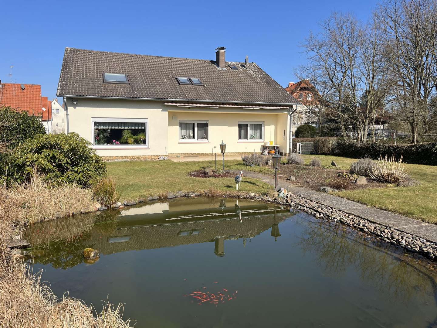 Wohnhaus mit Garage im sonnigen Leimbach