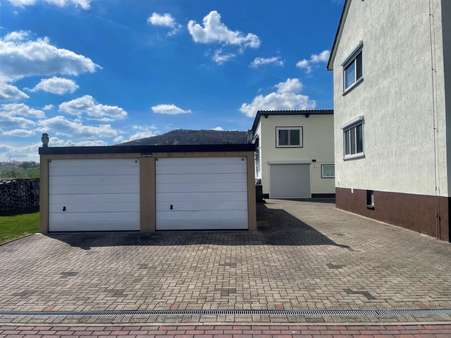 Außenansicht Garage - Doppelhaushälfte in 36284 Hohenroda mit 153m² kaufen