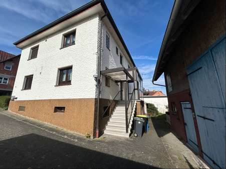 Hauseingang mit Scheune Hauseingang mit Scheune - Zweifamilienhaus in 36179 Bebra mit 172m² kaufen