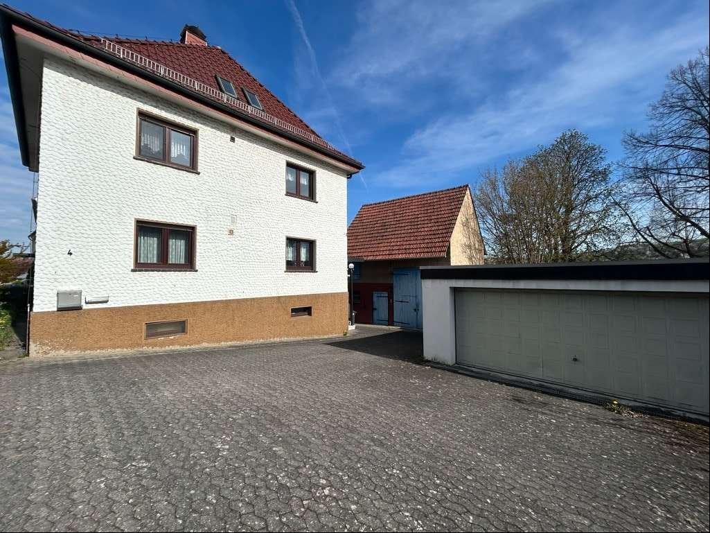 Ostansicht mit Garage Ostansicht mit Garage - Zweifamilienhaus in 36179 Bebra mit 172m² kaufen
