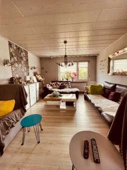 Wohnzimmer - Doppelhaushälfte in 36266 Heringen mit 152m² kaufen