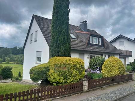 Hausansicht - Einfamilienhaus in 36282 Hauneck mit 182m² kaufen