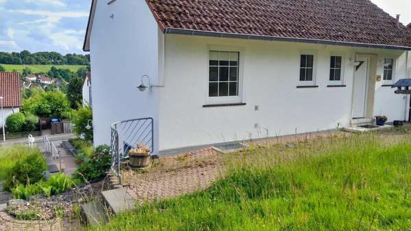 Eingangsbereich- Treppen Eingangsbereich- Treppen - Einfamilienhaus in 36251 Bad Hersfeld mit 82m² kaufen