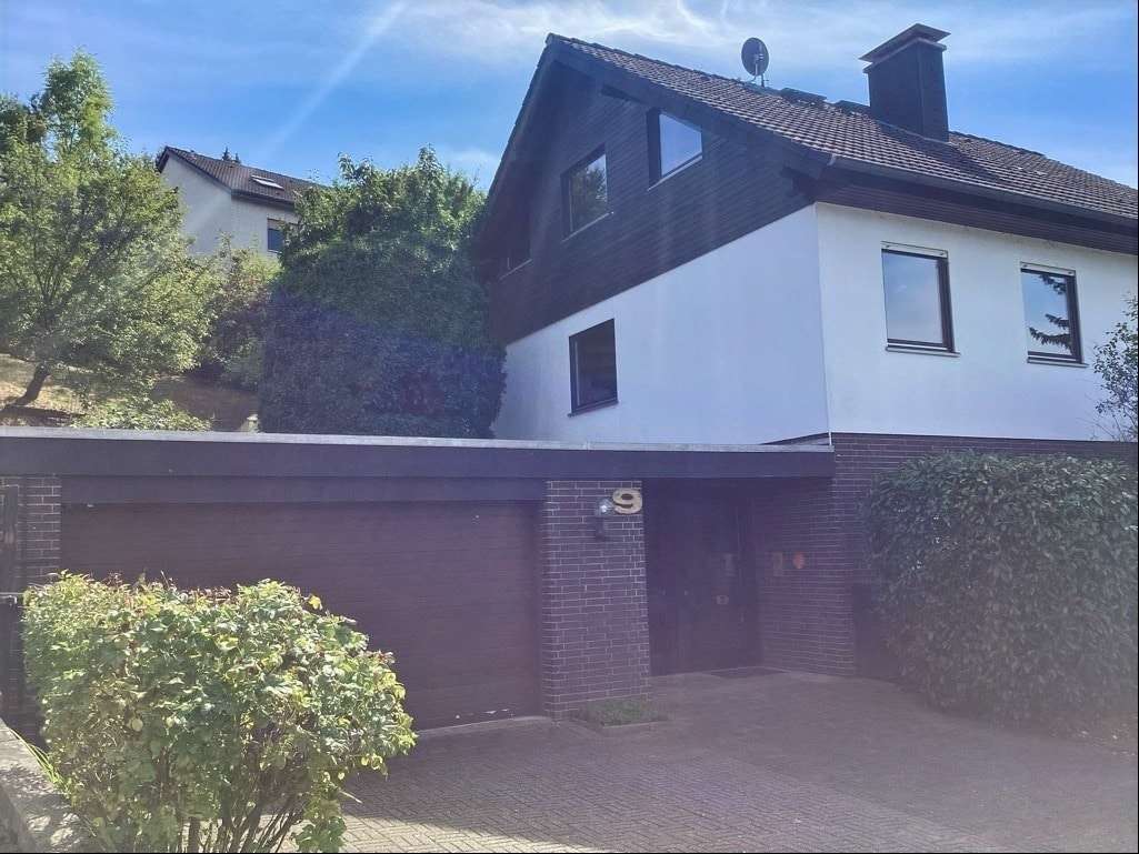 Hauseingang mit Garage Hauseingang mit Garage - Fertighaus in 36199 Rotenburg mit 133m² kaufen