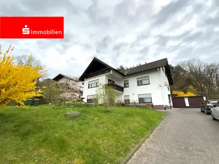 Dachgeschosswohnung mit eigenem Garten und Panoramablick