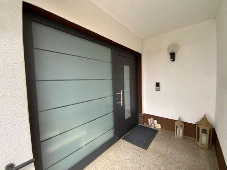 Eingang - Haustür - Dachgeschosswohnung in 35043 Marburg mit 122m² kaufen
