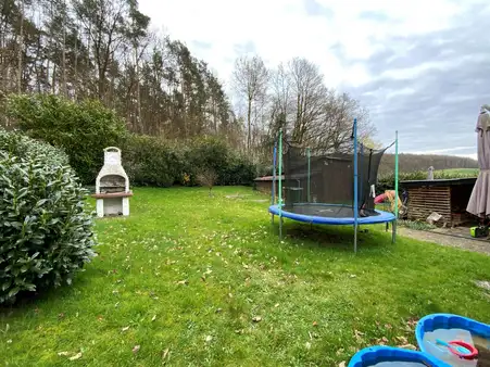 Dachgeschosswohnung mit eigenem Garten und Panoramablick