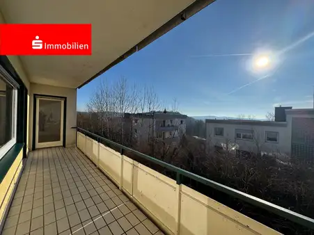 Geräumige Eigentumswohnung in kleiner Wohnanlage