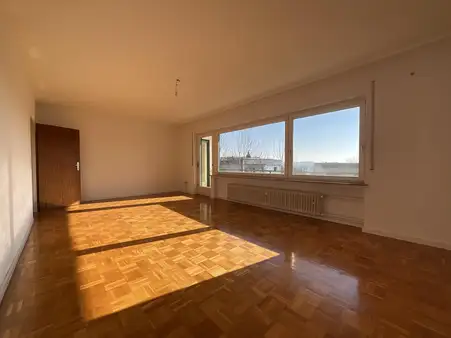 Geräumige Eigentumswohnung in kleiner Wohnanlage