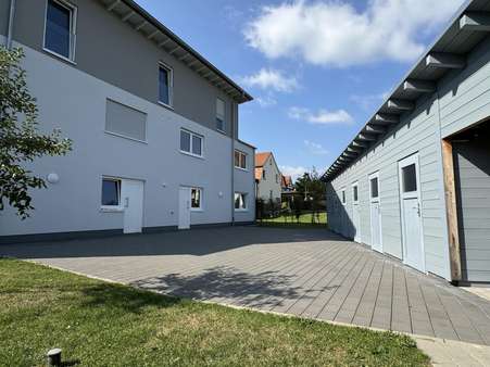 Rückansicht - Erdgeschosswohnung in 35096 Weimar mit 77m² kaufen