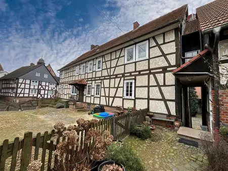 Historisches Fachwerk-Anwesen mit einzigartigem Charme und großem Grundstück.