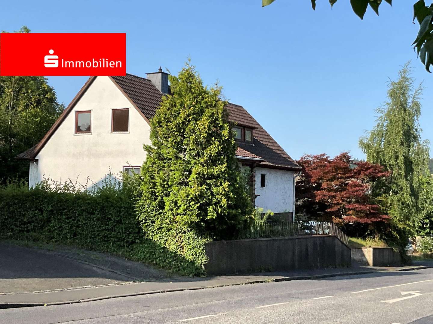 Straßenansicht - Einfamilienhaus in 35037 Marburg mit 147m² kaufen