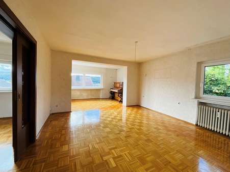 OG - Wohn-/Esszimmer - Mehrfamilienhaus in 35043 Marburg mit 255m² kaufen