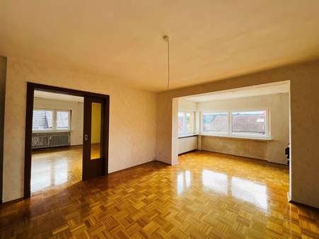 OG - Wohn-/Esszimmer - Mehrfamilienhaus in 35043 Marburg mit 255m² kaufen