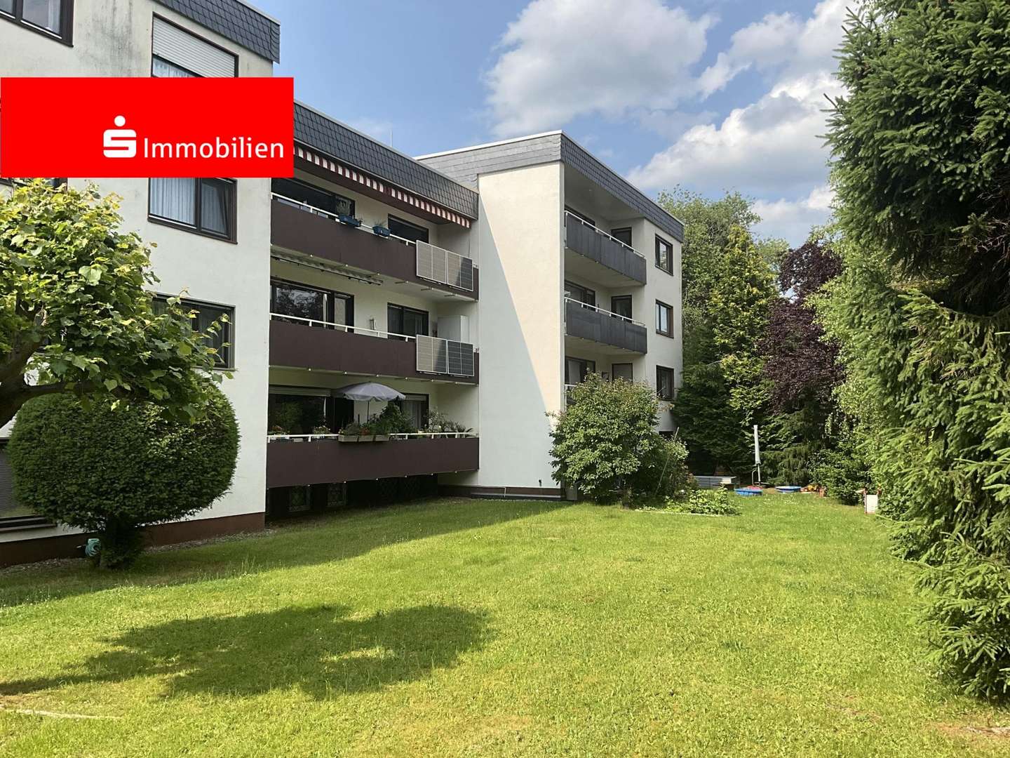 Teilansicht der Wohnanlage / Gartenansicht Teilansicht der Wohnanlage / Gartenansicht - Erdgeschosswohnung in 35041 Marburg mit 128m² kaufen