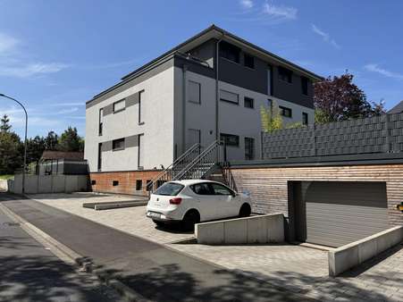 Einfahrt Tiefgarage - Penthouse-Wohnung in 35260 Stadtallendorf mit 106m² als Kapitalanlage kaufen