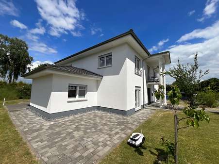 Außenansicht - Einfamilienhaus in 35043 Marburg mit 260m² kaufen