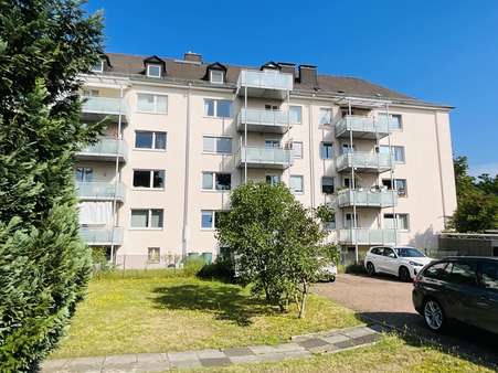 Außenansicht der Wohnanlage Außenansicht der Wohnanlage - Etagenwohnung in 35037 Marburg mit 102m² kaufen