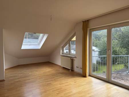 Wohn-/Esszimmer - Dachgeschosswohnung in 35041 Marburg mit 88m² kaufen
