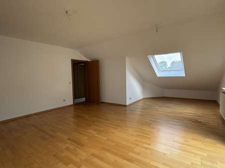 Wohn-/Esszimmer - Dachgeschosswohnung in 35041 Marburg mit 88m² kaufen