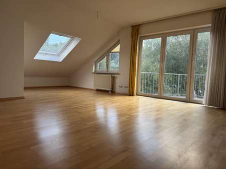 Wohn-/Esszimmer - Dachgeschosswohnung in 35041 Marburg mit 88m² kaufen