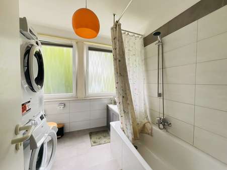 Bad - Dachgeschosswohnung in 35037 Marburg mit 59m² kaufen