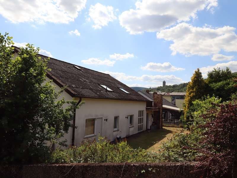 Rückansicht mit Burgblick - Einfamilienhaus in 66869 Ruthweiler mit 244m² kaufen
