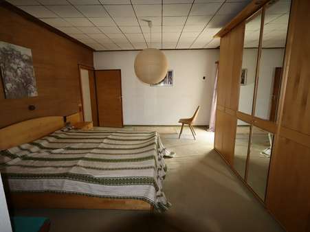Schlafzimmer - Einfamilienhaus in 67742 Lauterecken mit 335m² kaufen