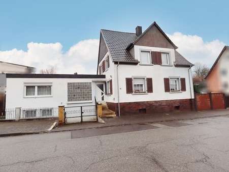 Wohnhaus - Zweifamilienhaus in 66901 Schönenberg-Kübelberg mit 168m² kaufen
