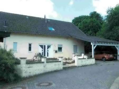 Straßenansicht - Einfamilienhaus in 66459 Kirkel mit 198m² kaufen