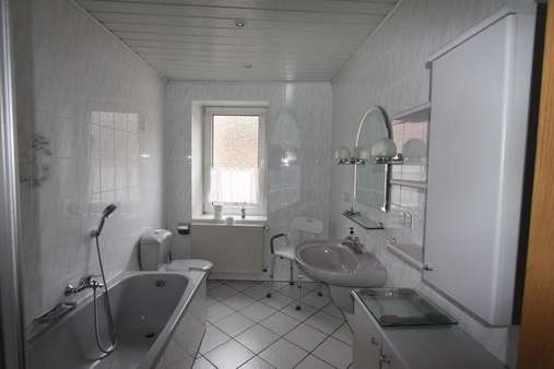 Badezimmer - Einfamilienhaus in 67742 Adenbach mit 160m² kaufen