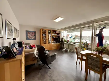 Modernisierte 2-Zimmer-Wohnung mit Balkon in zentraler Lage