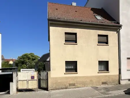 Einfamilienhaus mit Garten und Garage für die handwerklich begabte Familie