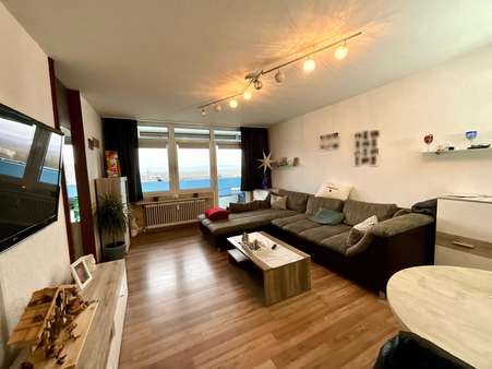 Wohnzimmer - Etagenwohnung in 67071 Ludwigshafen mit 77m² kaufen
