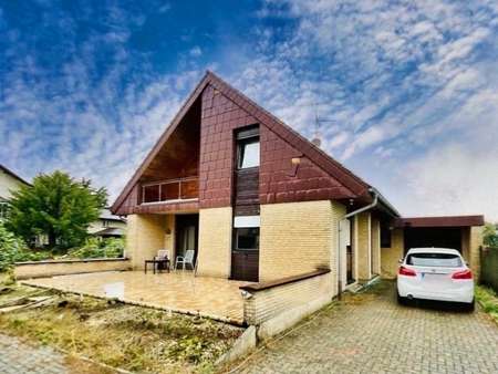 Vorderansicht mit Einfahrt - Einfamilienhaus in 76761 Rülzheim mit 153m² kaufen