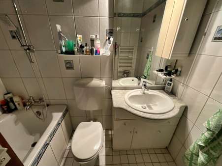 Badezimmer - Etagenwohnung in 67069 Ludwigshafen mit 78m² kaufen