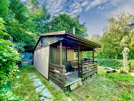 Natur pur an der Pfälzer Weinstraße. Freizeitgrundstück mit Gartenhäuschen